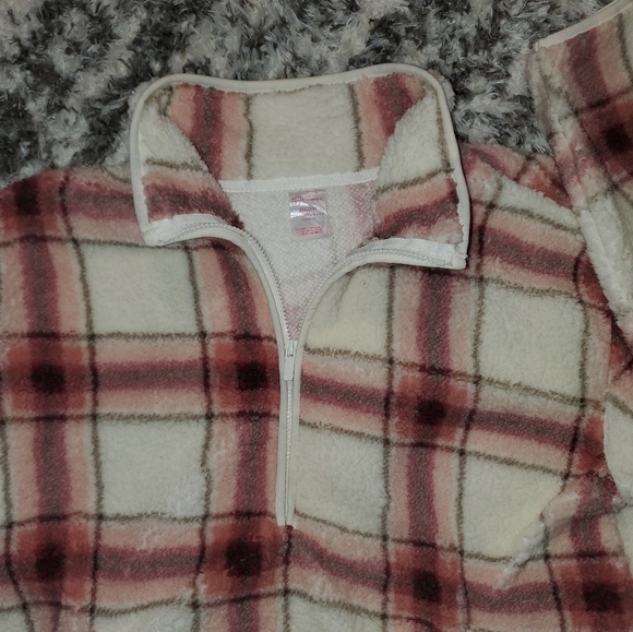 Half Zip Sherpa Plaid Pullover - Picture 7 of 11